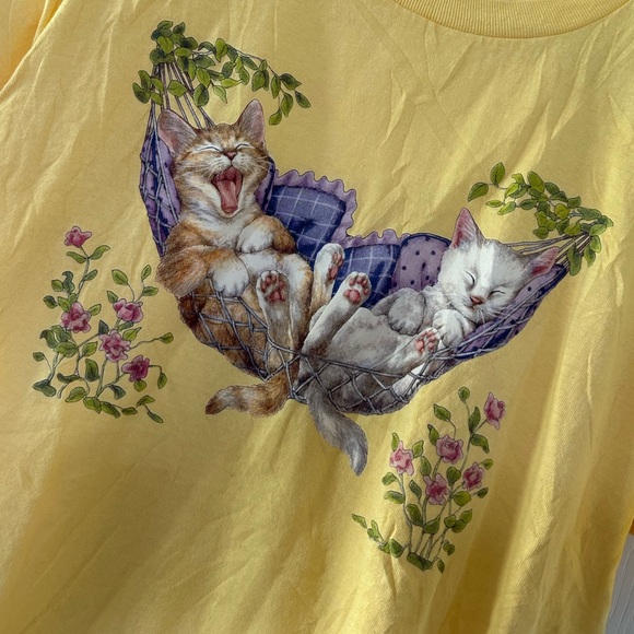 Tops - Delta Pro Weights yellow graphic cat t-shirt